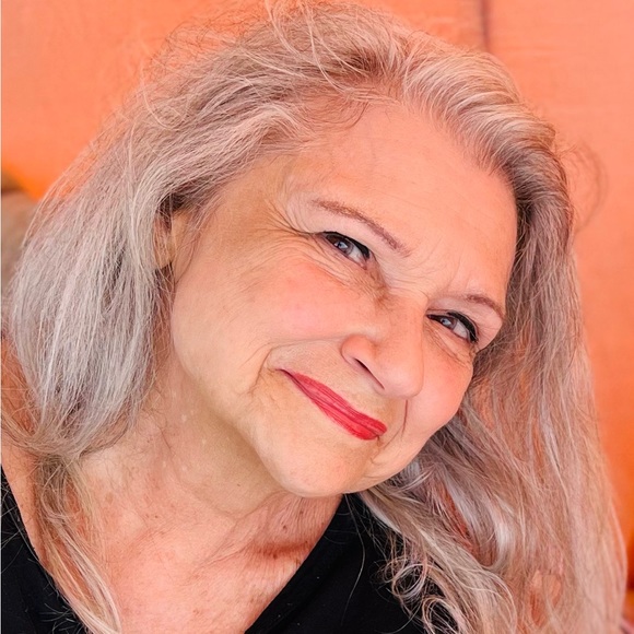 Meet your Posher, Christina - Picture 2 of 2